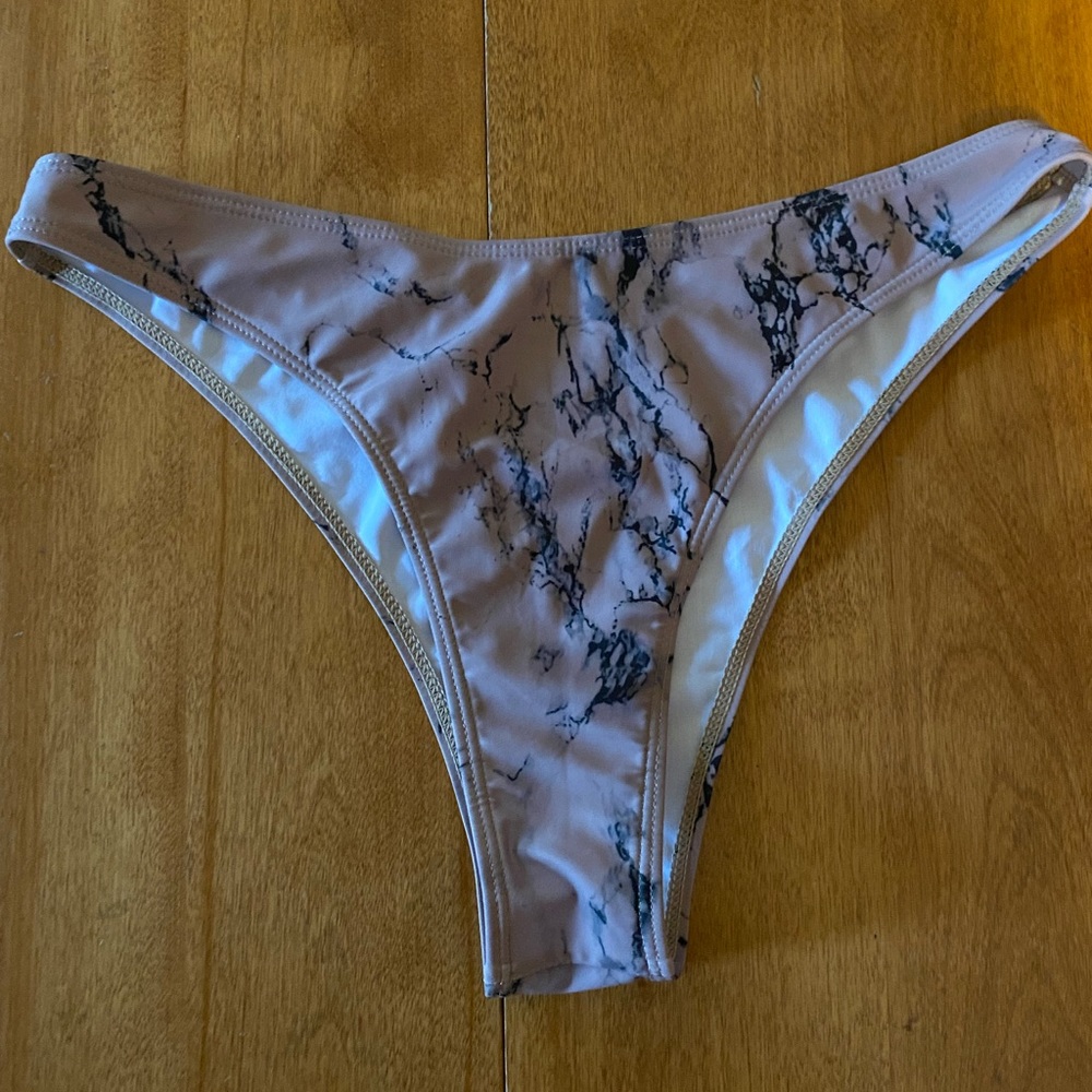 🛍️ 4/$25 Bikini bottoms